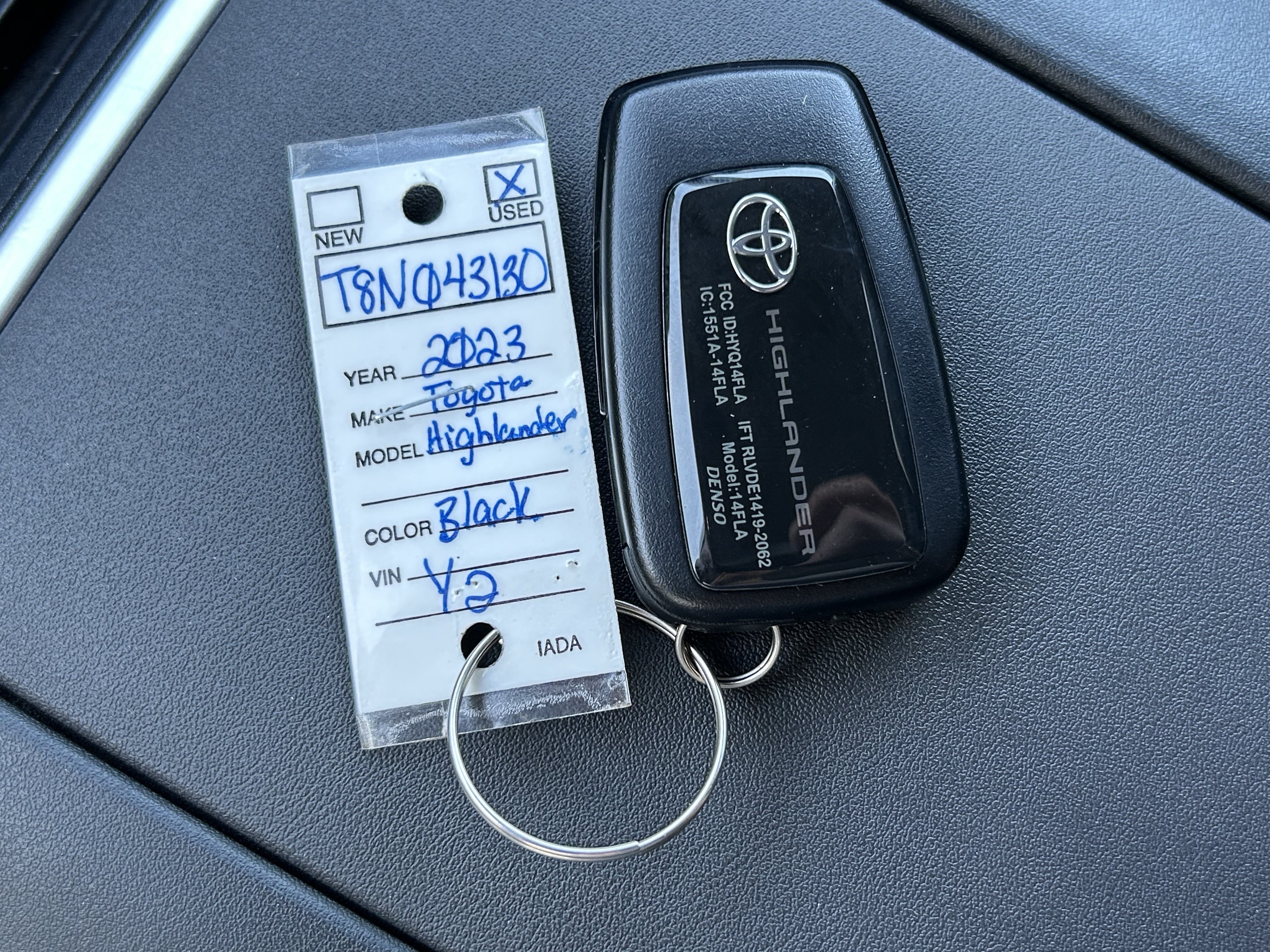 Used 2023 Toyota Highlander XLE AWD/4WD image 38