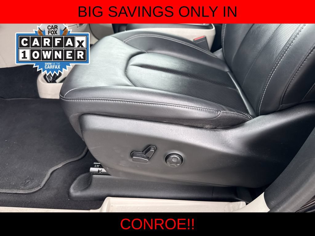 Used 2024 Chrysler Pacifica Touring-L FWD image 13