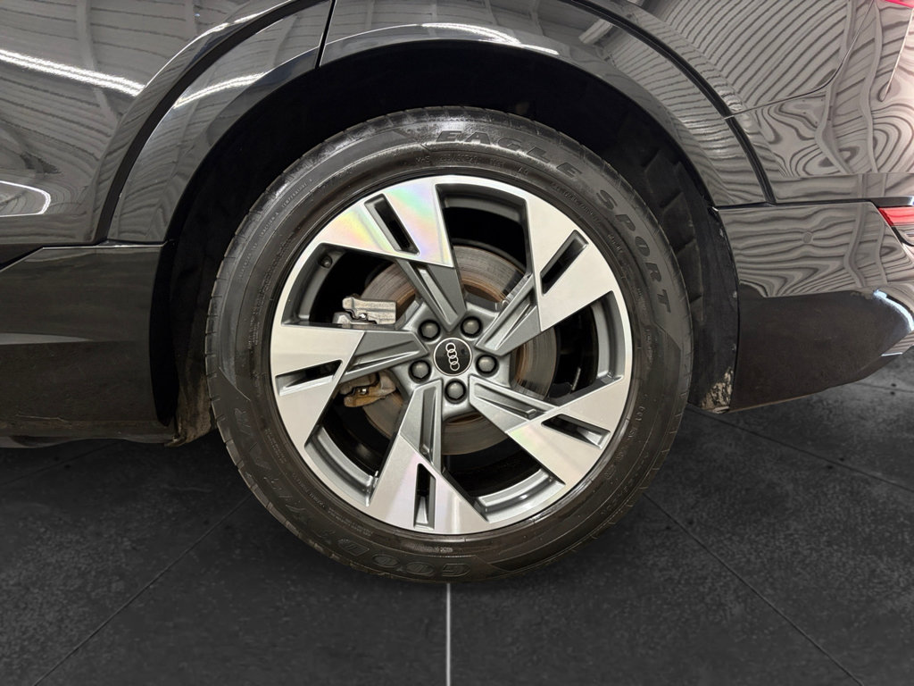 Used 2021 Audi e-tron Premium w/ Convenience Plus Package AWD/4WD image 33