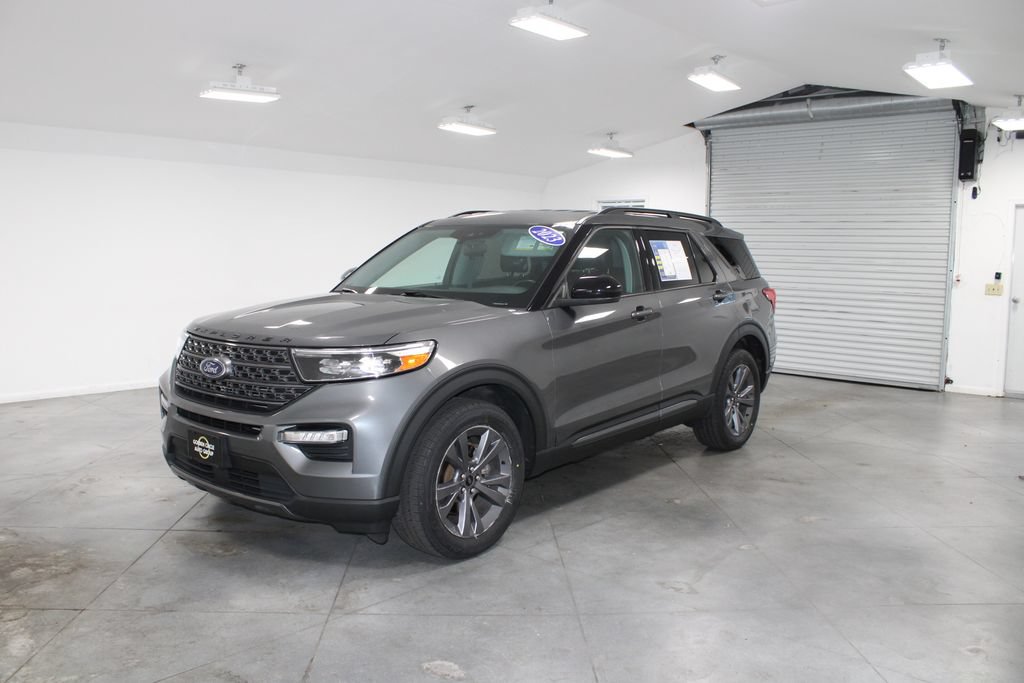 Used 2023 Ford Explorer XLT w/ Equipment Group 202A AWD/4WD image 4