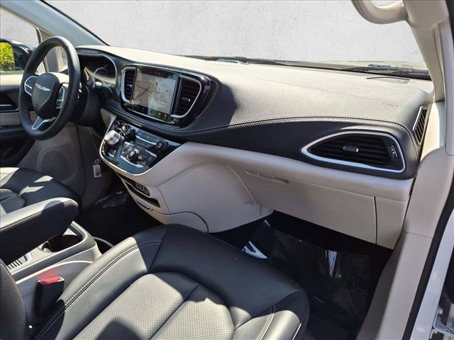 Used 2024 Chrysler Pacifica Limited FWD image 22