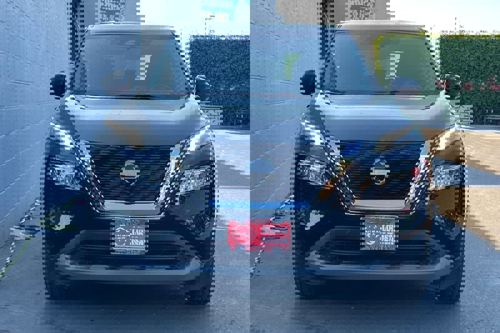 Used 2023 Nissan Rogue SV image 11