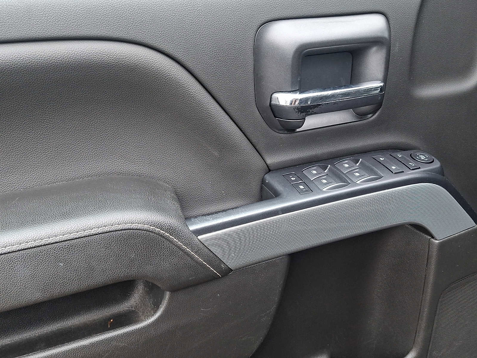 Used 2018 Chevrolet Silverado 1500 LT w/ All Star Edition image 12