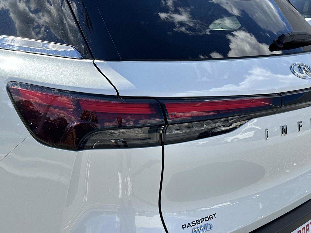 Used 2025 INFINITI QX60 Sensory w/ Vision Package AWD/4WD image 12