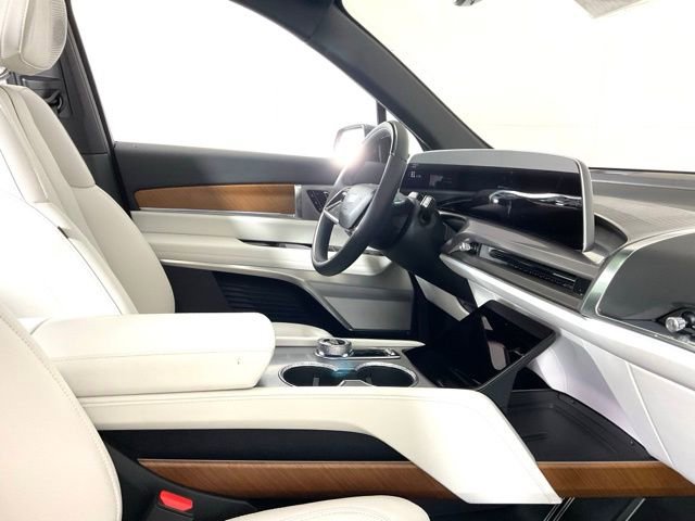 New 2026 Cadillac Vistiq Sport w/ LPO, Floor Liner Package image 28