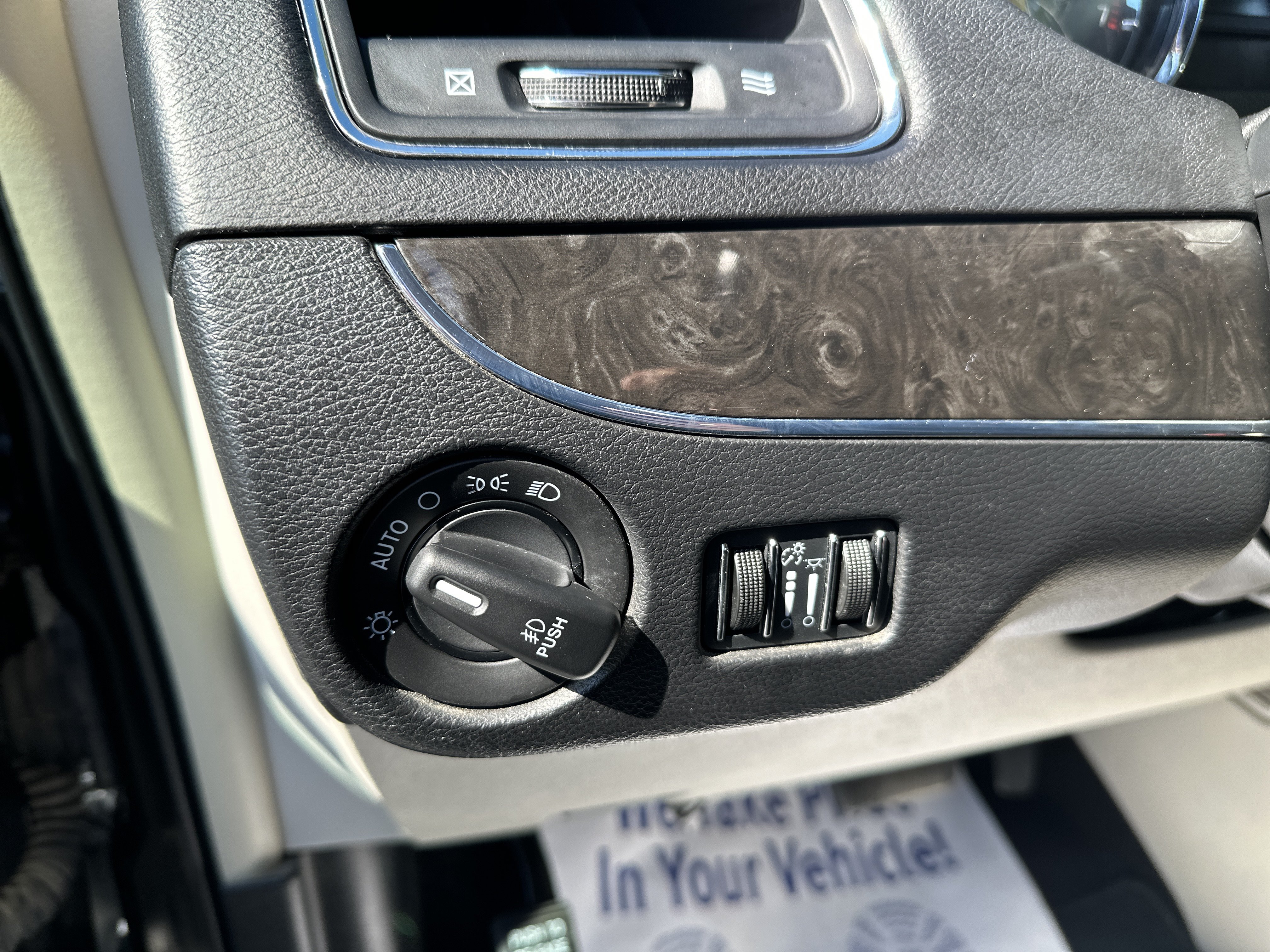 Used 2015 Chrysler Town & Country Touring w/ Driver Convenience Group FWD image 15