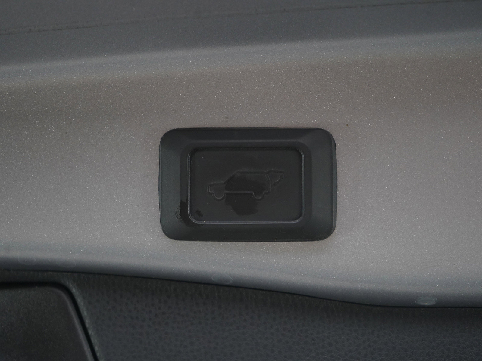 Used 2020 Toyota RAV4 Limited image 16