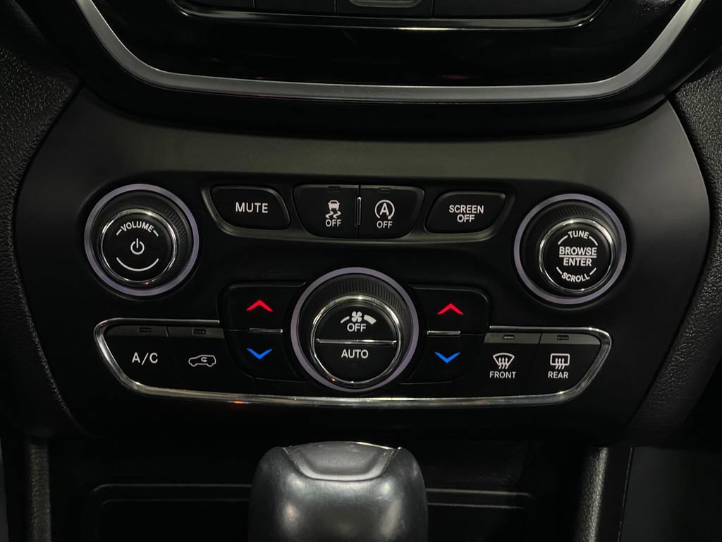 Used 2019 Jeep Cherokee Limited w/ Luxury Group image 25