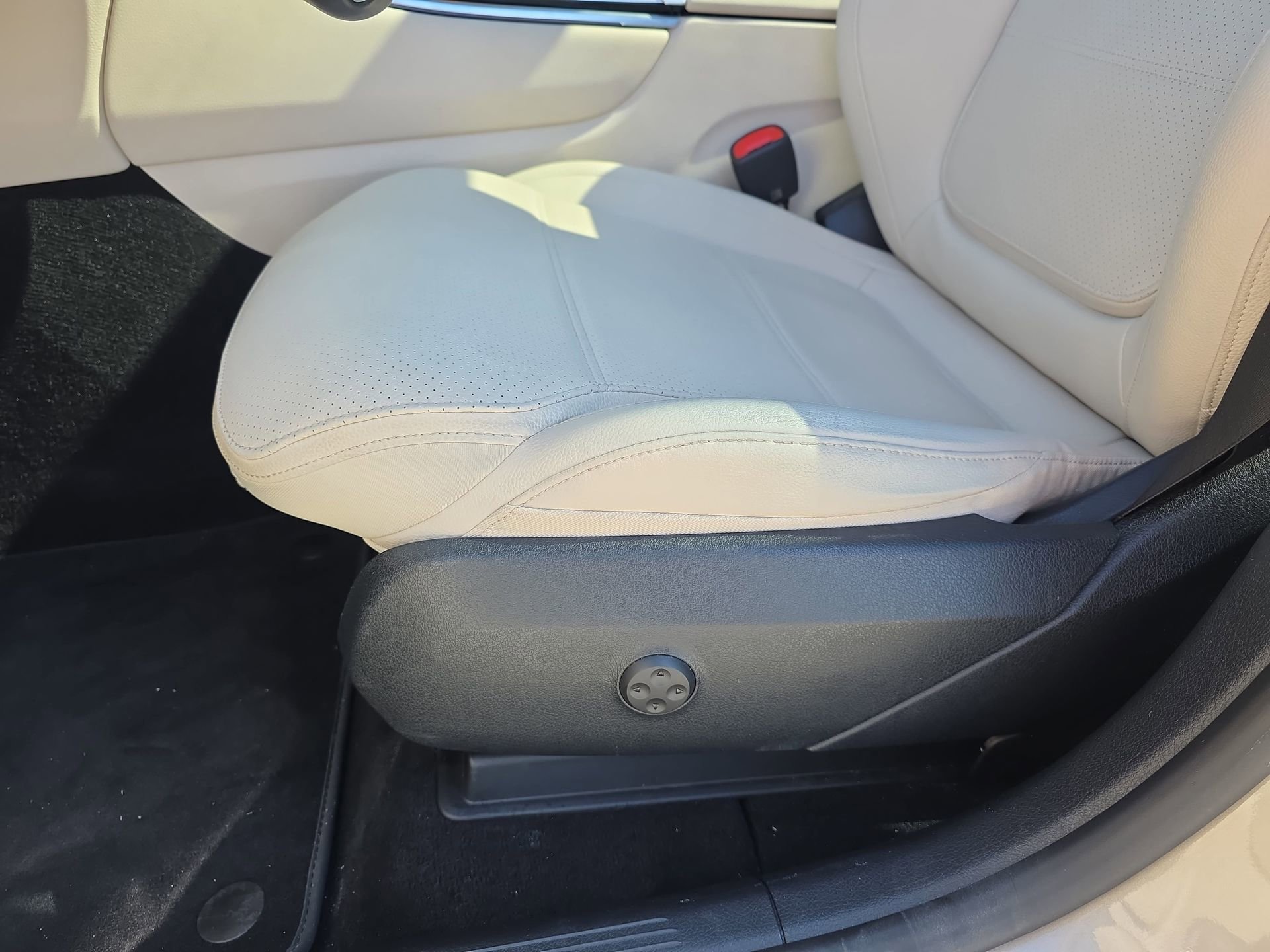 Used 2023 Mercedes-Benz GLC 300 4MATIC image 28