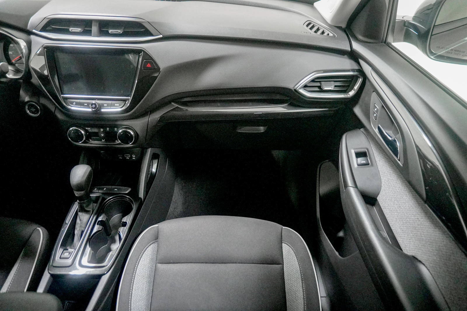 Used 2022 Chevrolet TrailBlazer LT w/ Convenience Package FWD image 26