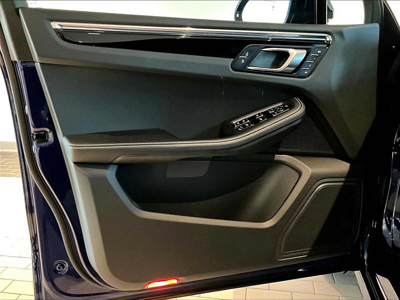 Used 2025 Porsche Macan S image 26