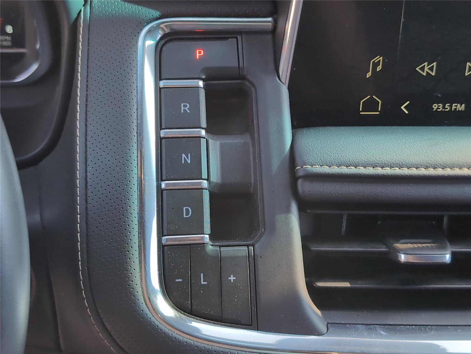 Used 2024 GMC Yukon XL SLT image 14