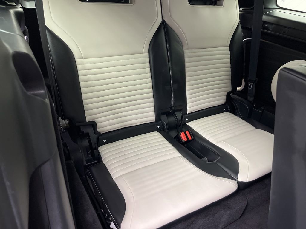 Used 2021 Land Rover Discovery S R-Dynamic AWD/4WD image 24