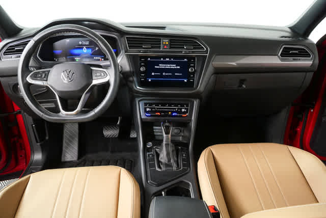 Certified 2023 Volkswagen Tiguan SE FWD image 20