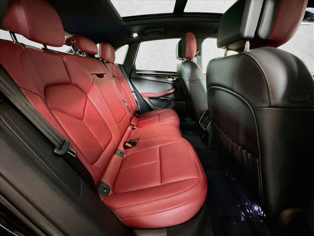 Certified 2026 Porsche Macan AWD/4WD image 23