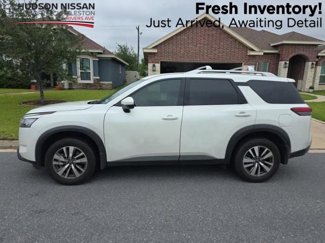 Used 2023 Nissan Pathfinder SL FWD image 1