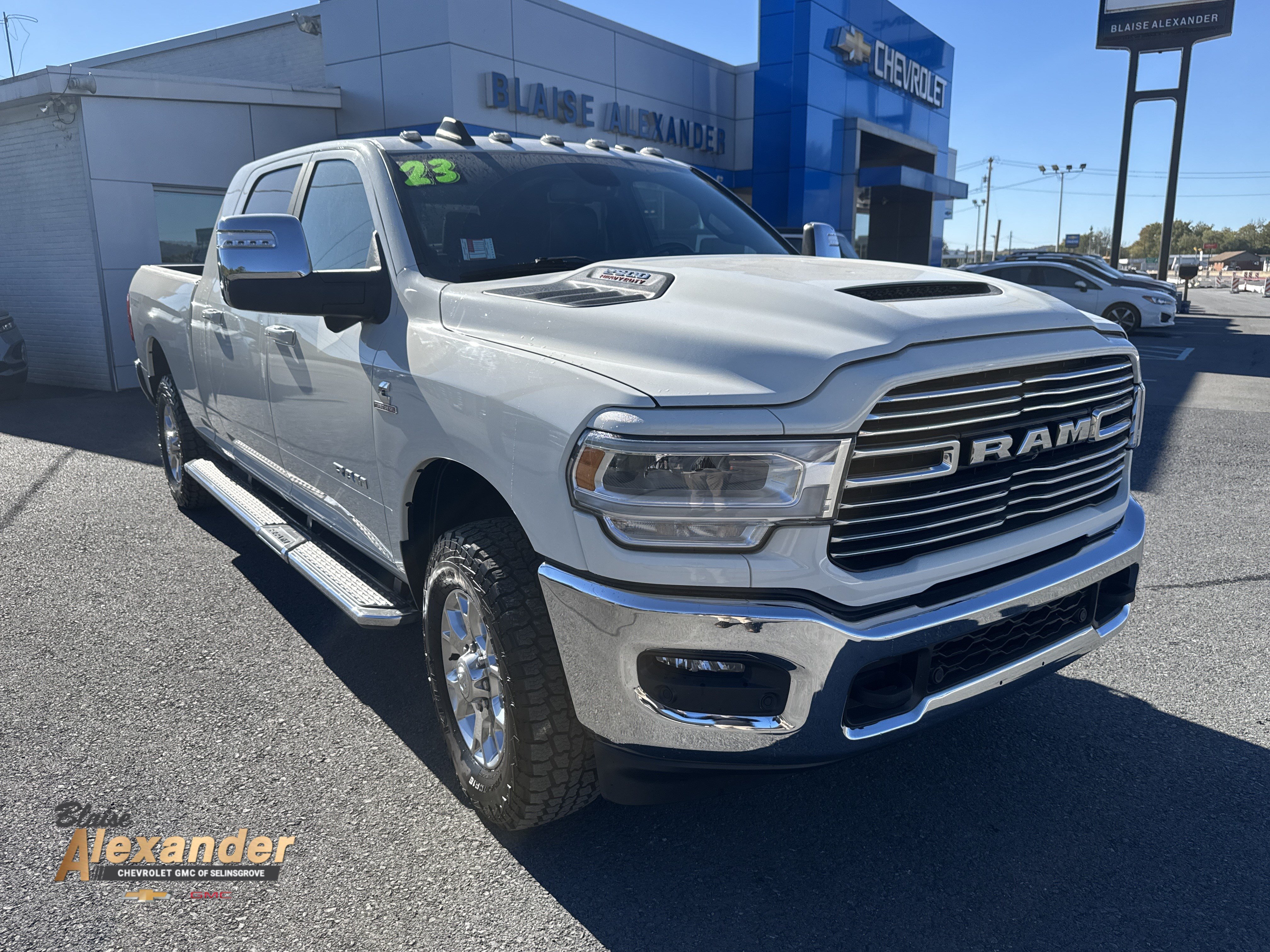 Used 2023 RAM 2500 Laramie AWD/4WD image 1