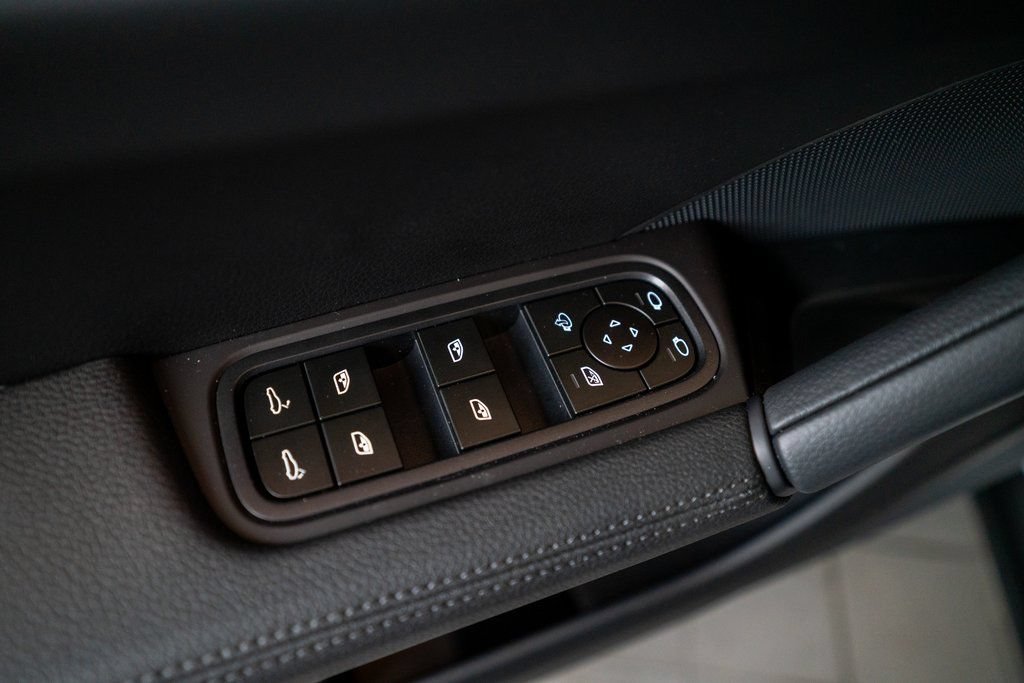 New 2025 Porsche Cayenne AWD/4WD image 21