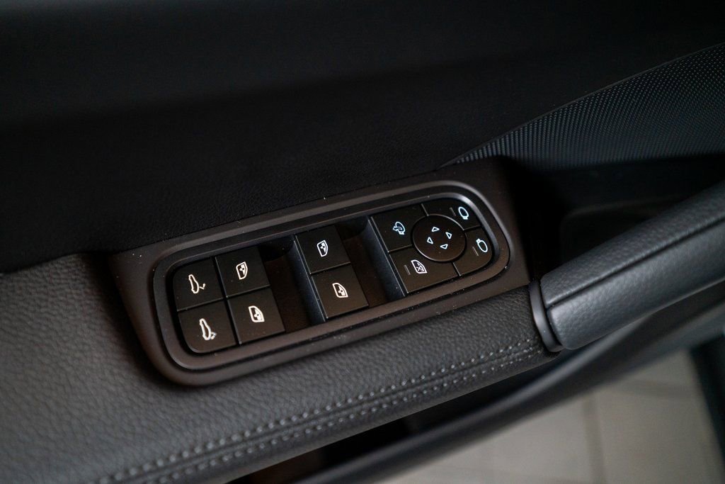 New 2025 Porsche Cayenne AWD/4WD image 21