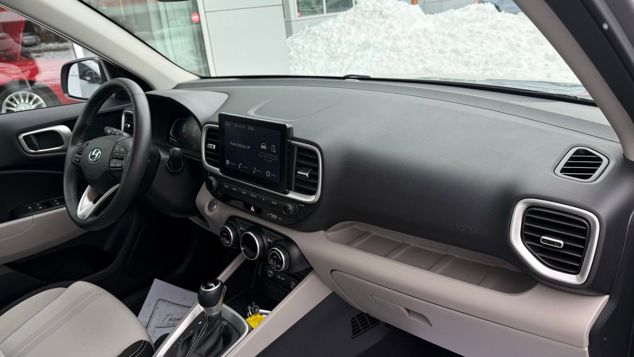 Used 2025 Hyundai Venue SEL image 11