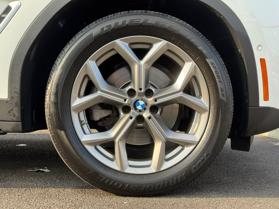 Used 2021 BMW X4 xDrive30i w/ EXECUTIVE PACKAGE w/ Premium Package AWD/4WD image 18