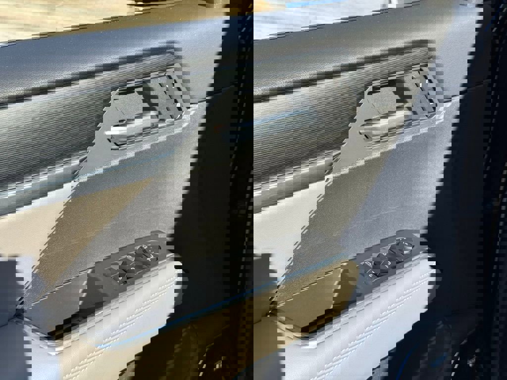 New 2026 GMC Acadia Elevation image 18