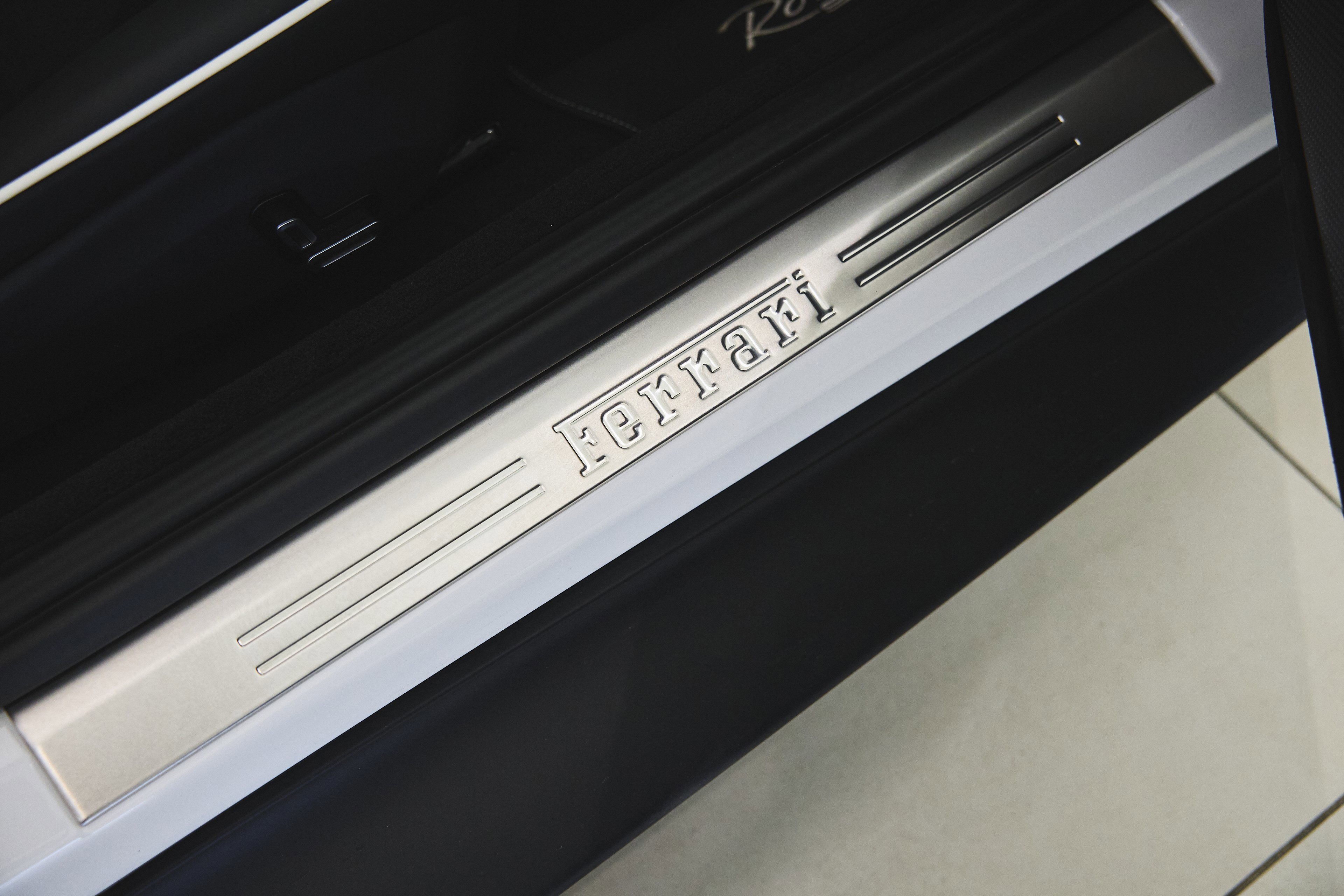 Used 2024 Ferrari Roma Spider image 41