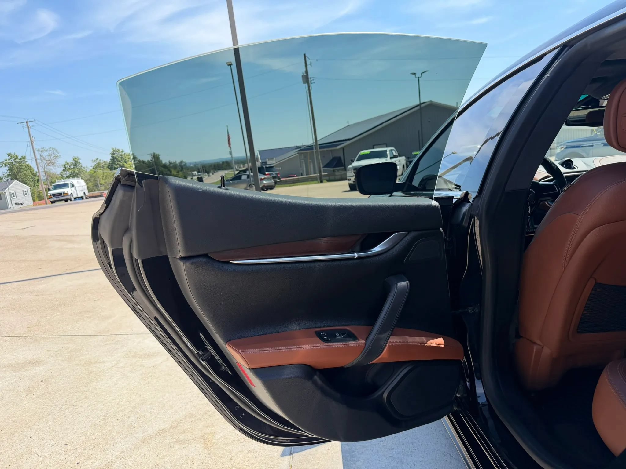 Used 2016 Maserati Ghibli S RWD image 36