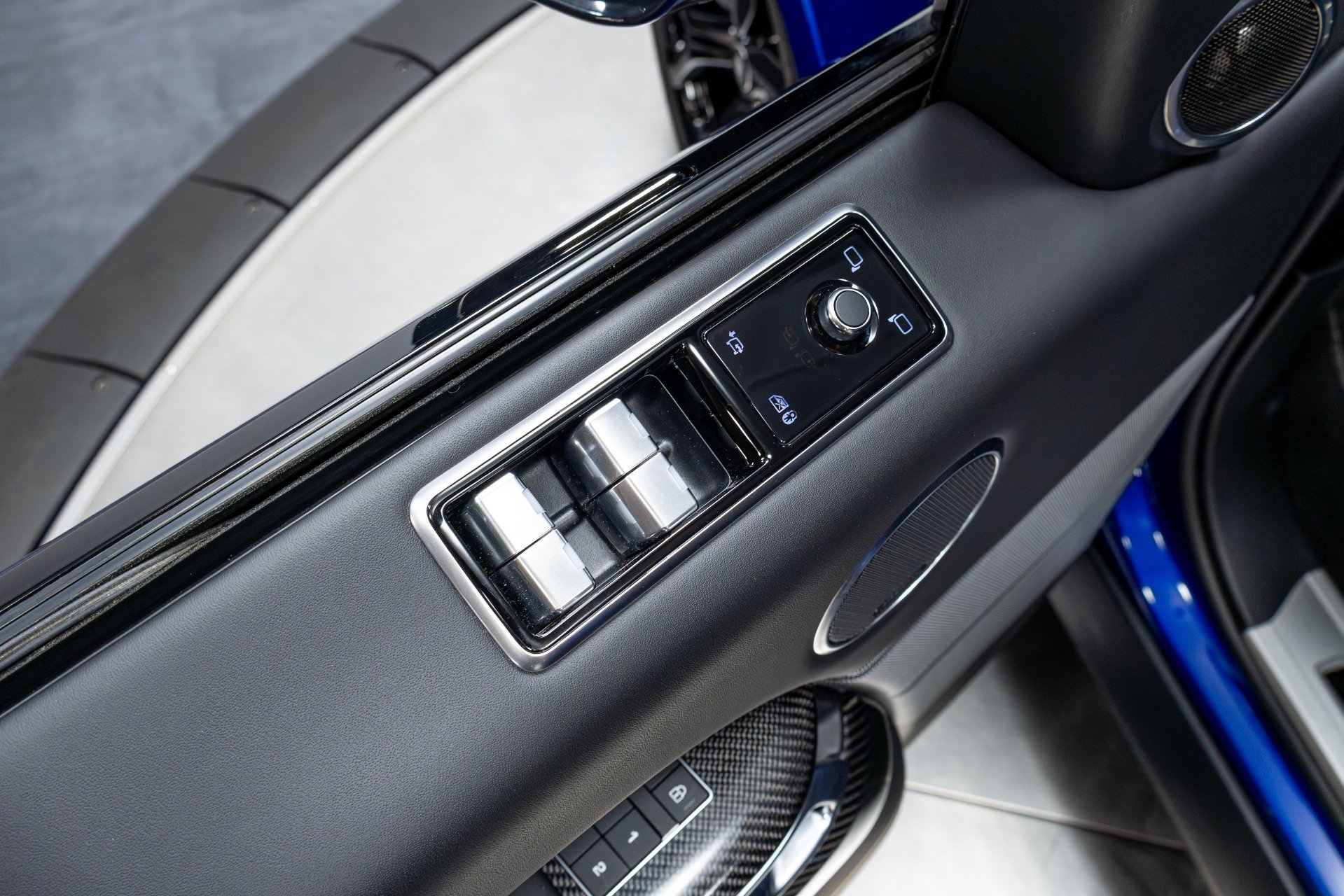 Used 2022 Land Rover Range Rover Sport SVR image 65