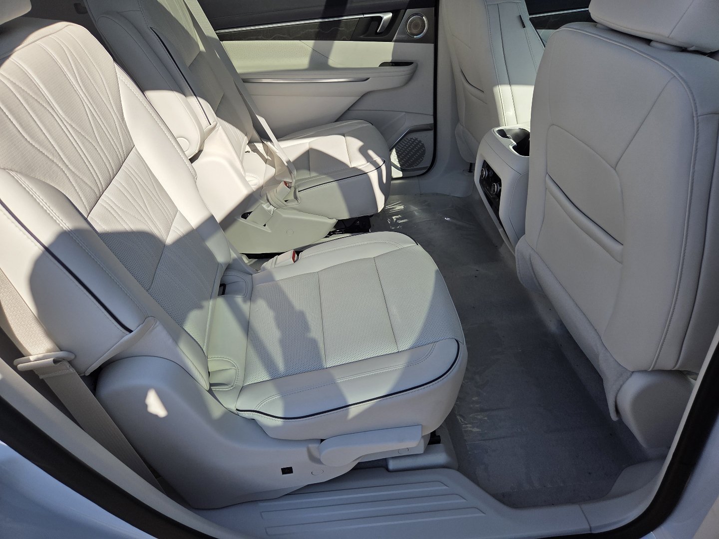 New 2027 Buick Enclave Avenir w/ LPO, Floor Liner Package AWD/4WD image 24
