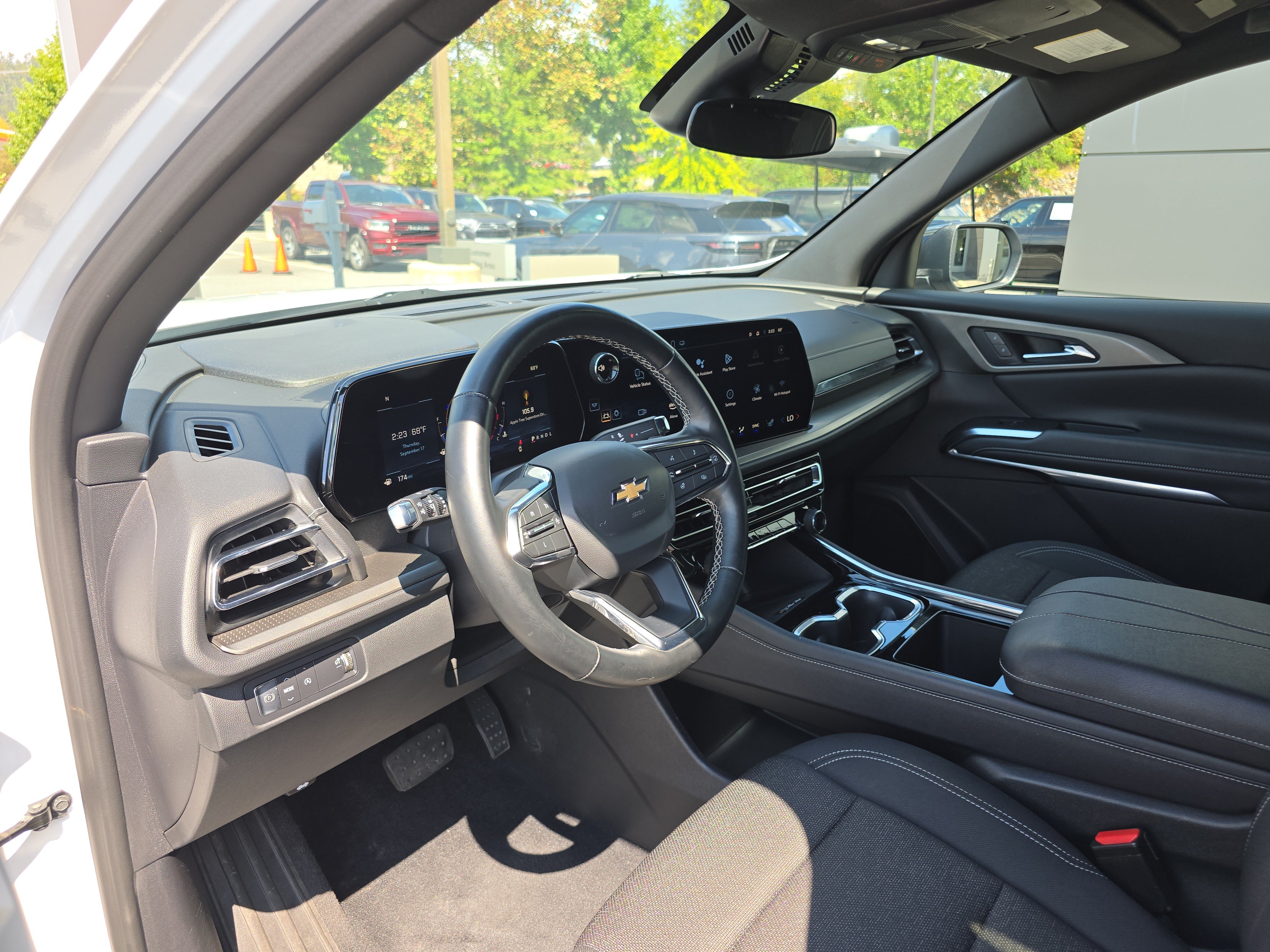 Used 2025 Chevrolet Traverse LT FWD image 22