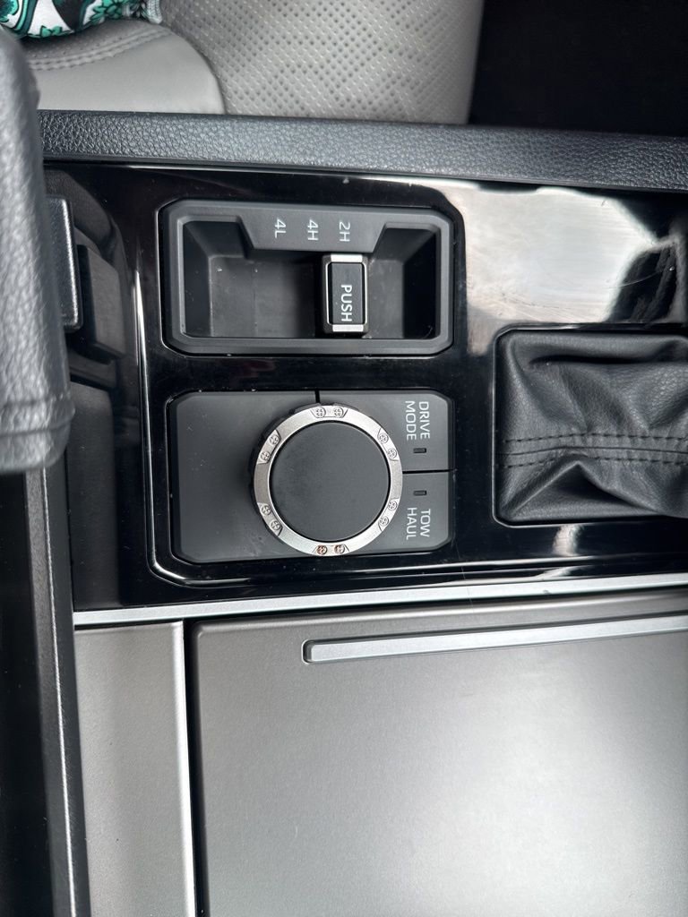 Used 2024 Toyota Sequoia SR5 w/ SR5 Premium Package AWD/4WD image 28