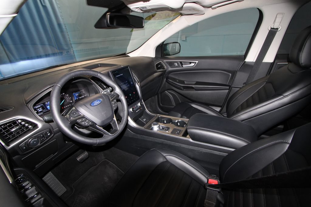 Used 2024 Ford Edge SEL w/ Convenience Package AWD/4WD image 2