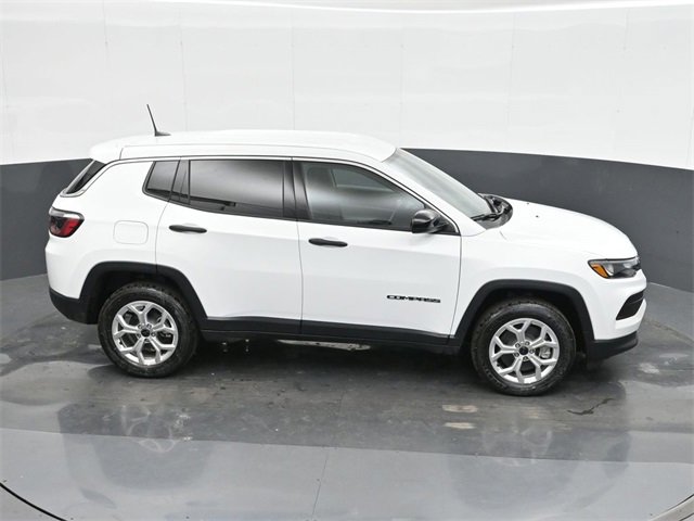 Used 2025 Jeep Compass Sport image 29