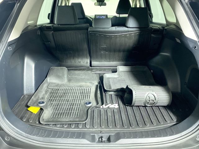Used 2021 Toyota RAV4 LE image 32