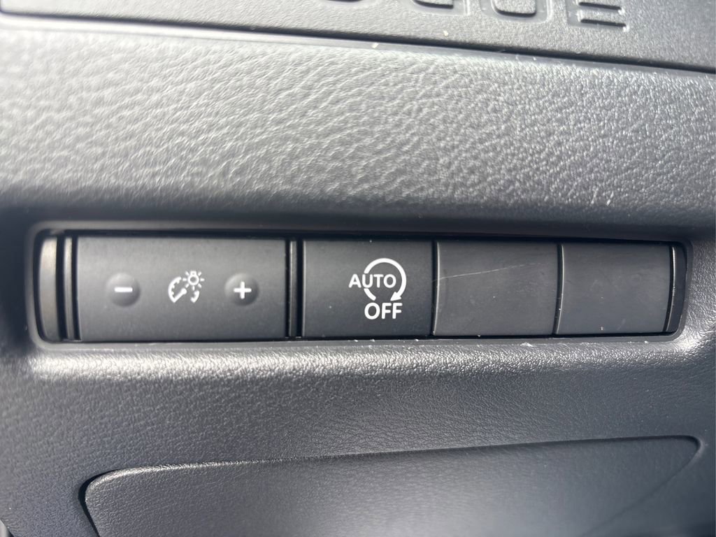 Used 2023 Nissan Rogue S image 33