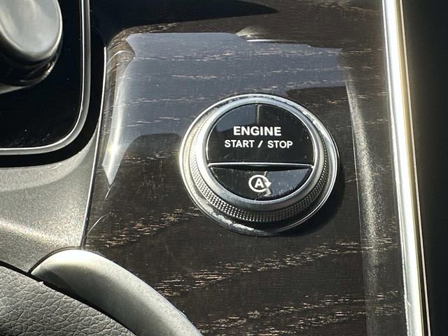 Used 2025 Mercedes-Benz GLC 300 4MATIC image 26