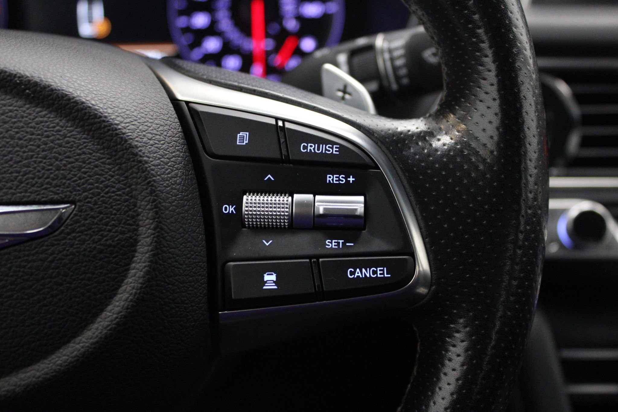 Used 2019 Genesis G70 2.0T Advanced AWD/4WD image 39