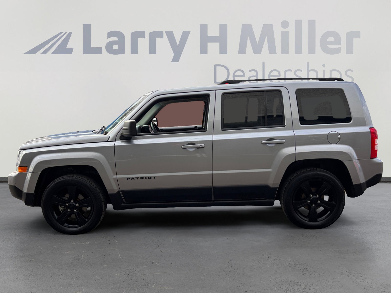 Used 2015 Jeep Patriot Sport w/ Power Value Group image 2