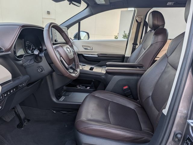 Used 2023 Toyota Sienna Platinum image 26