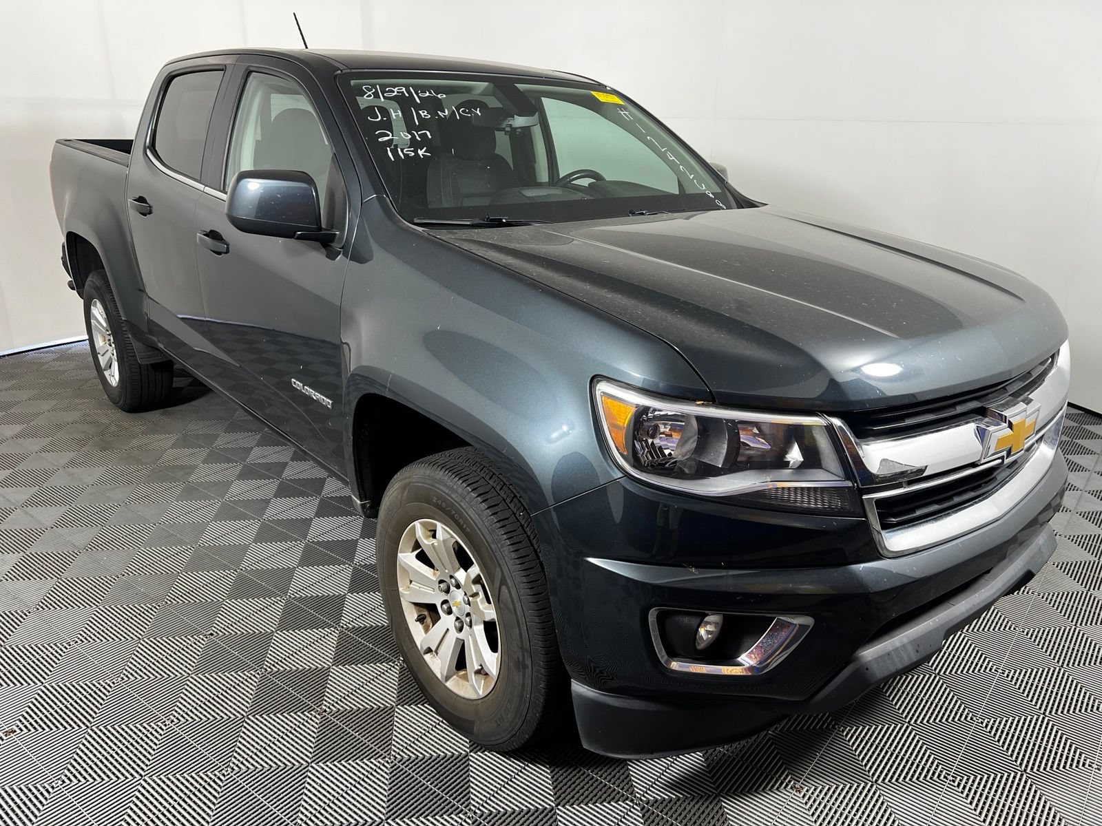 Used 2017 Chevrolet Colorado LT w/ LT Convenience Package RWD image 3
