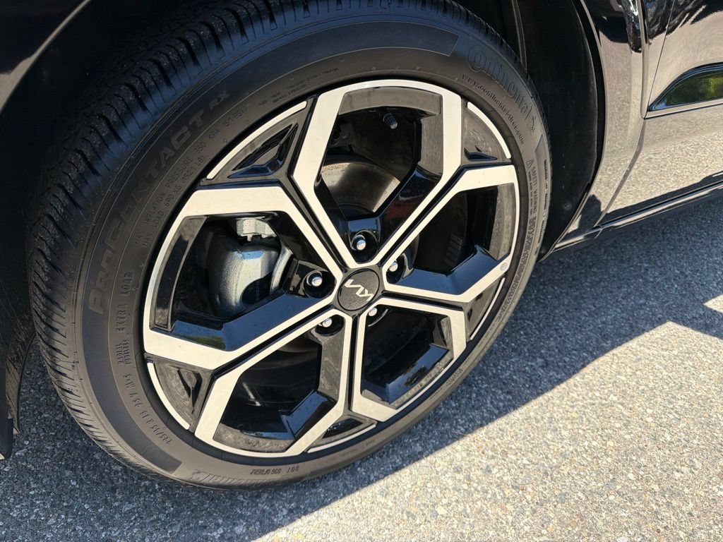 Certified 2025 Kia Niro EX Touring FWD image 2