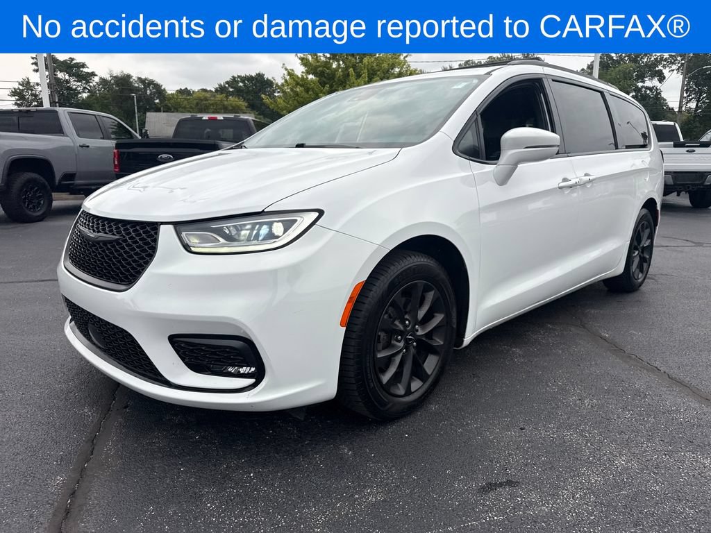 Used 2021 Chrysler Pacifica Touring-L w/ Uconnect Theater Family Group FWD image 2