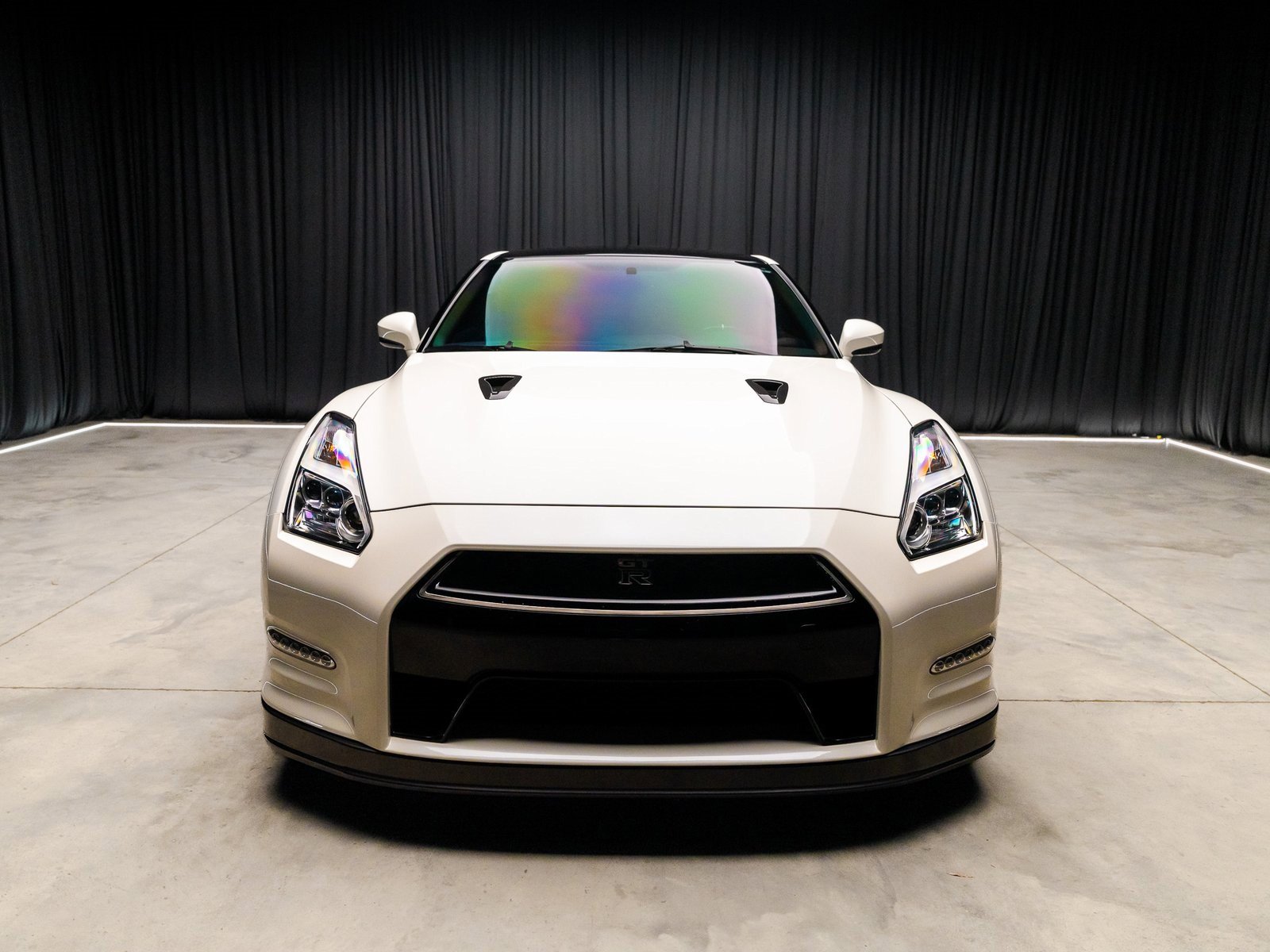 Used 2015 Nissan GT-R Premium image 8