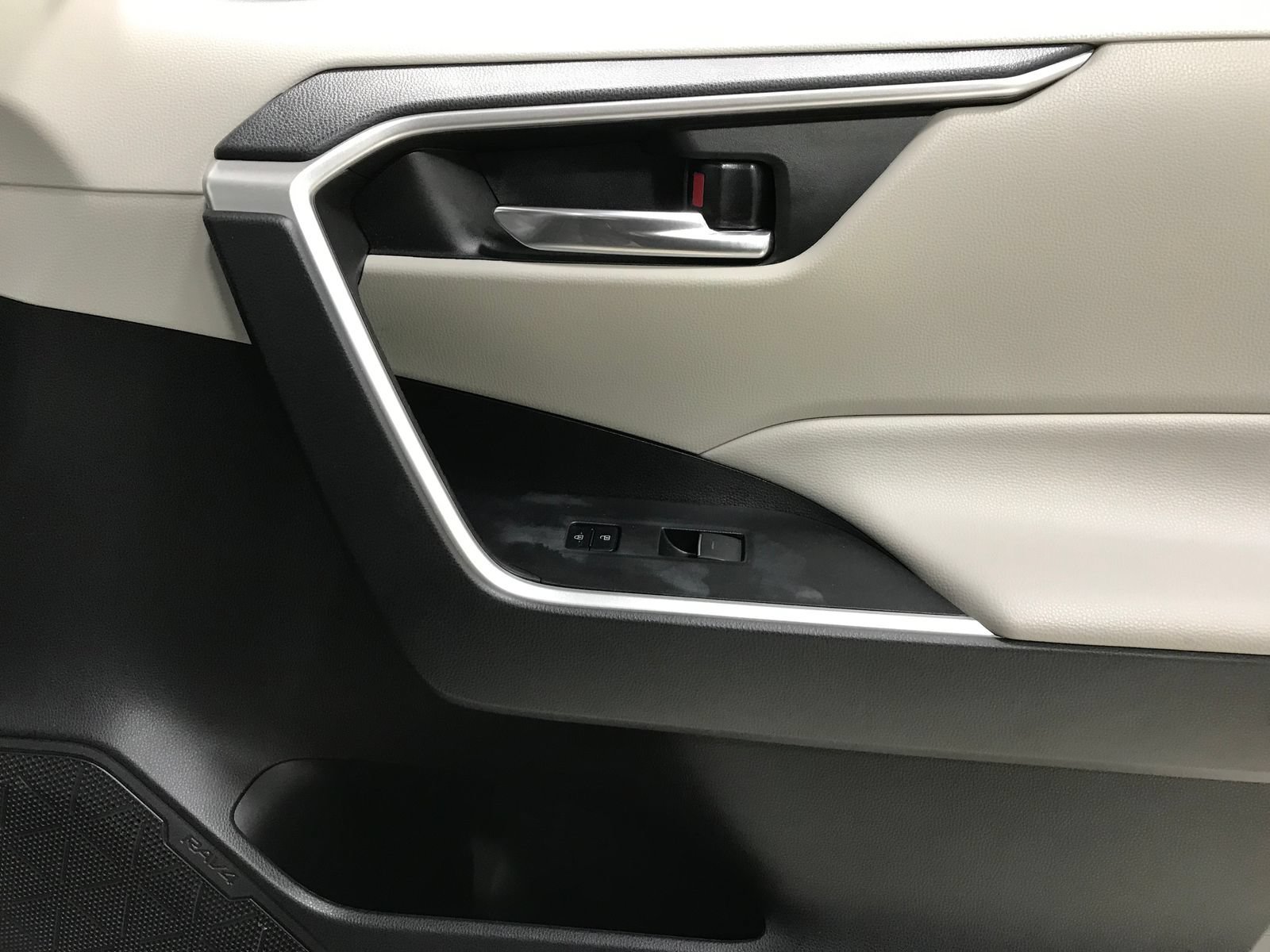 Used 2022 Toyota RAV4 XLE AWD/4WD image 22