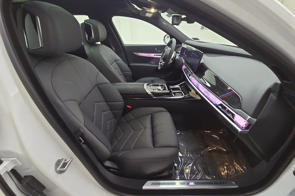 New 2026 BMW 750e xDrive AWD/4WD image 32
