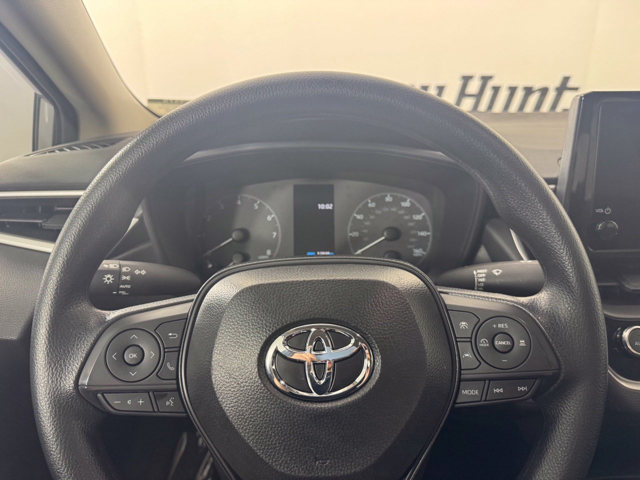 Used 2025 Toyota Corolla LE FWD image 12