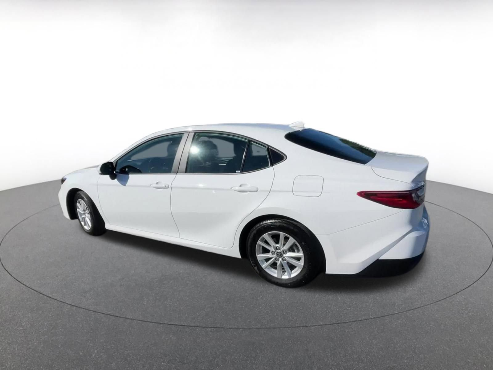 Used 2025 Toyota Camry LE image 10