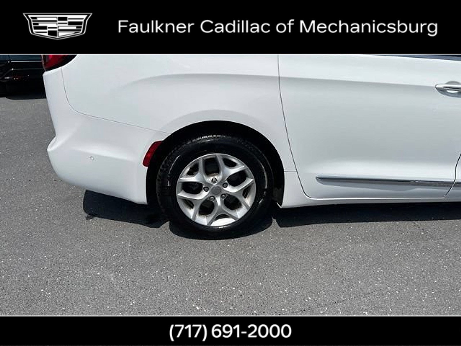 Used 2020 Chrysler Pacifica Limited w/ Advanced Safetytec Group FWD image 40
