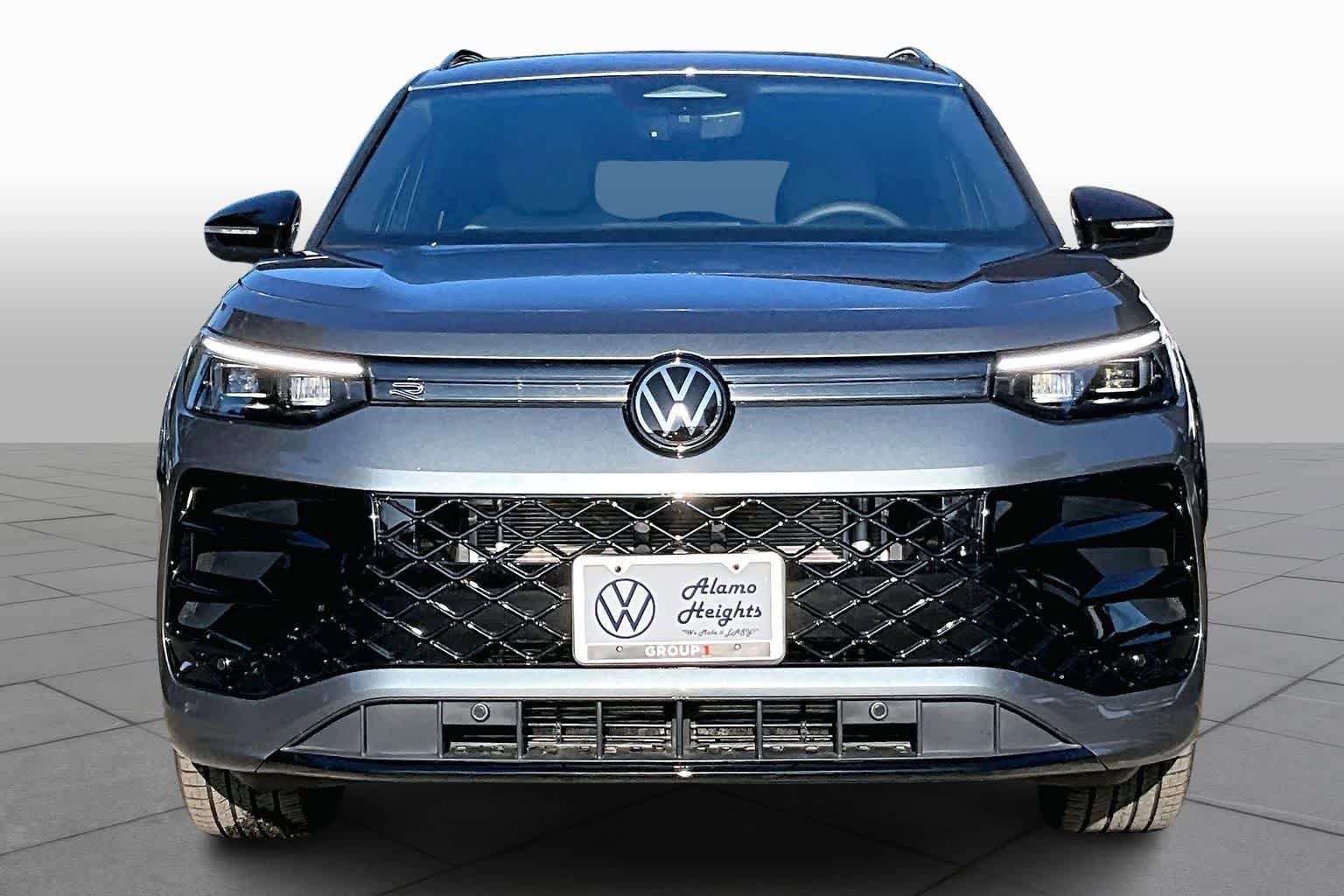 New 2026 Volkswagen Tiguan SE R-Line FWD image 3